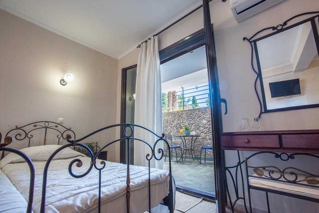 Nepheli Hotel Kastrosikia Esterno foto